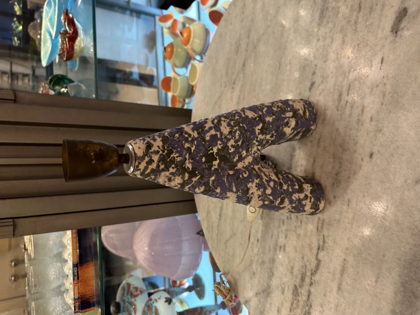 独特设计的老式台灯，适合装饰各种环境。