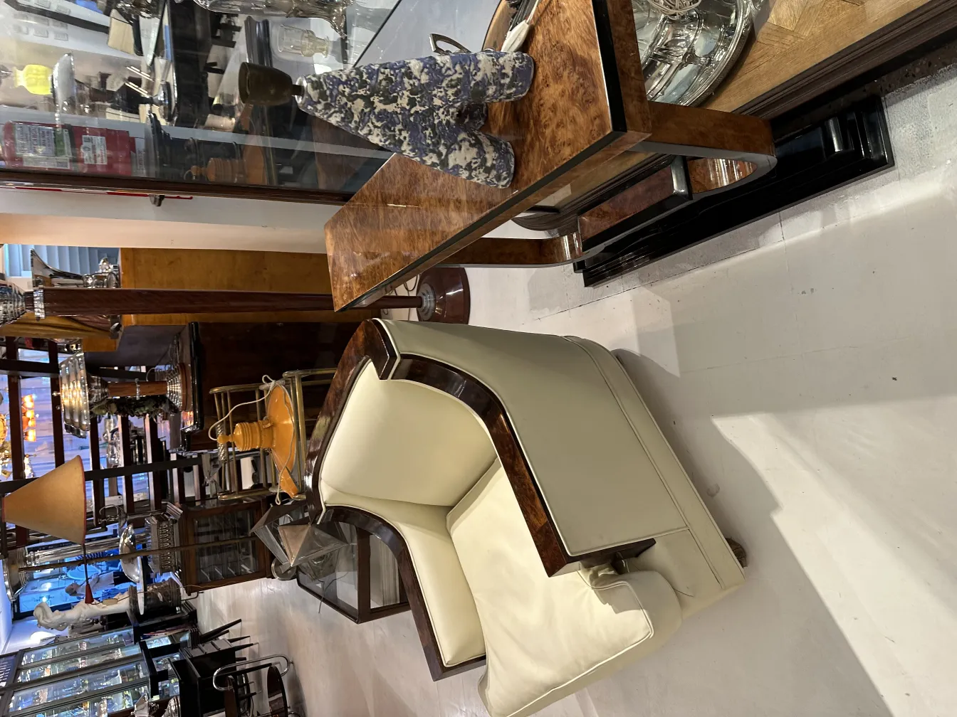 antique table lamp with elegant features in an antique shop, classic style, decorative details