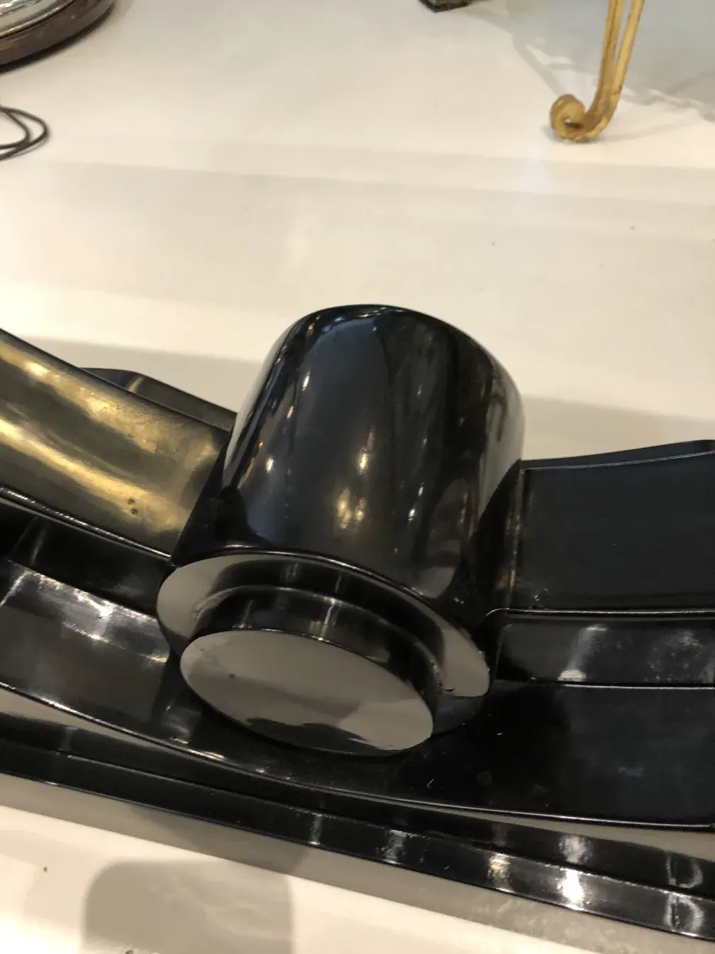 antiker dekorativer dresuar mit elegantem Design