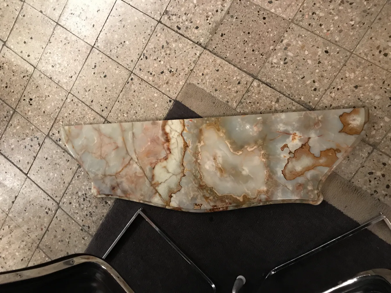 طاولة وحدة التحكم القديمة، سطح زخرفي، تفاصيل دقيقة