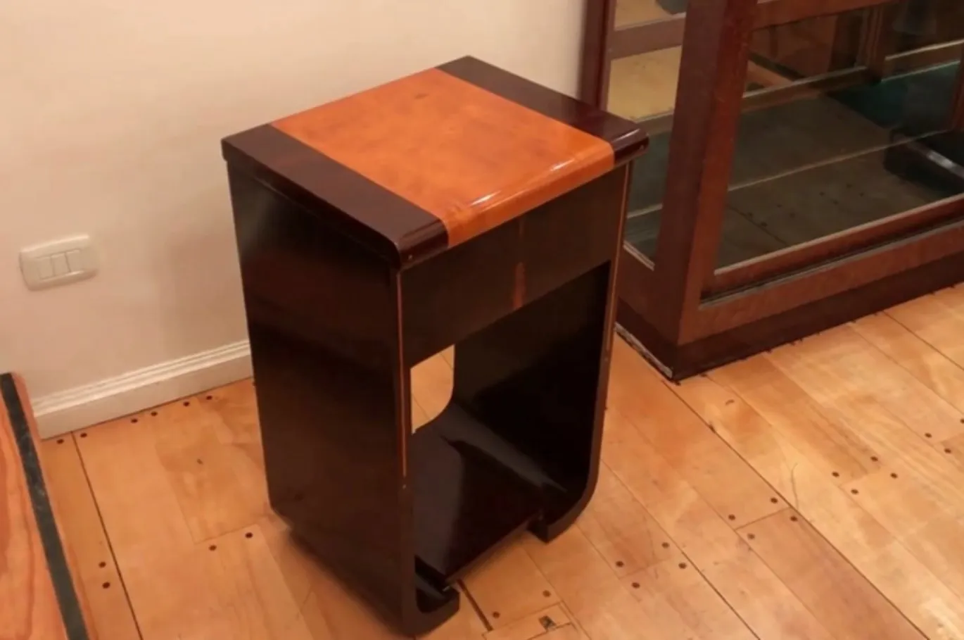 antike dresuar mit elegantem design