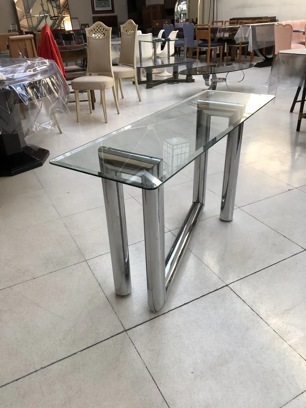 antike dresuar mit modernem und schickem Design