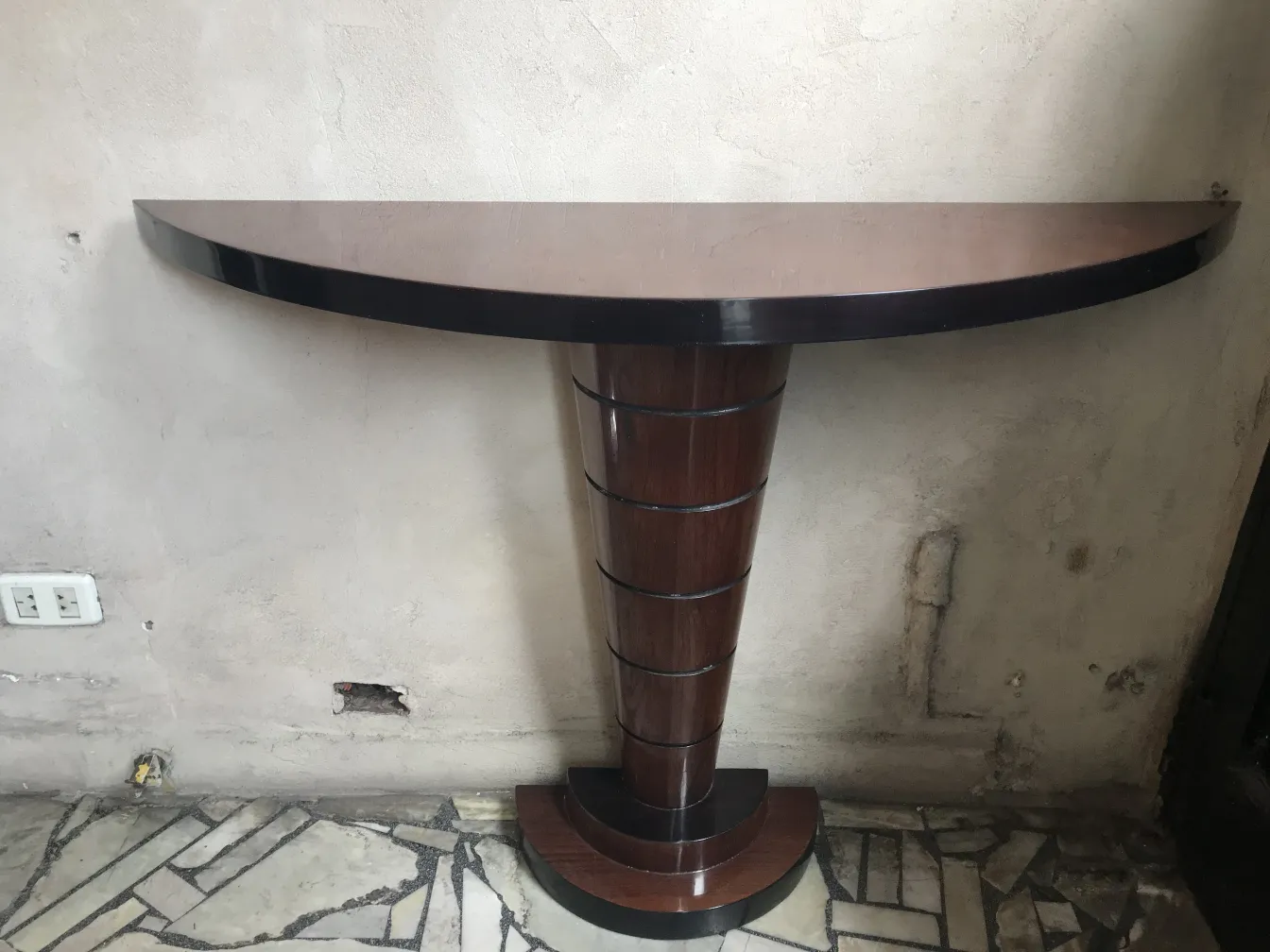 console decorativa antica con design elegante e unico