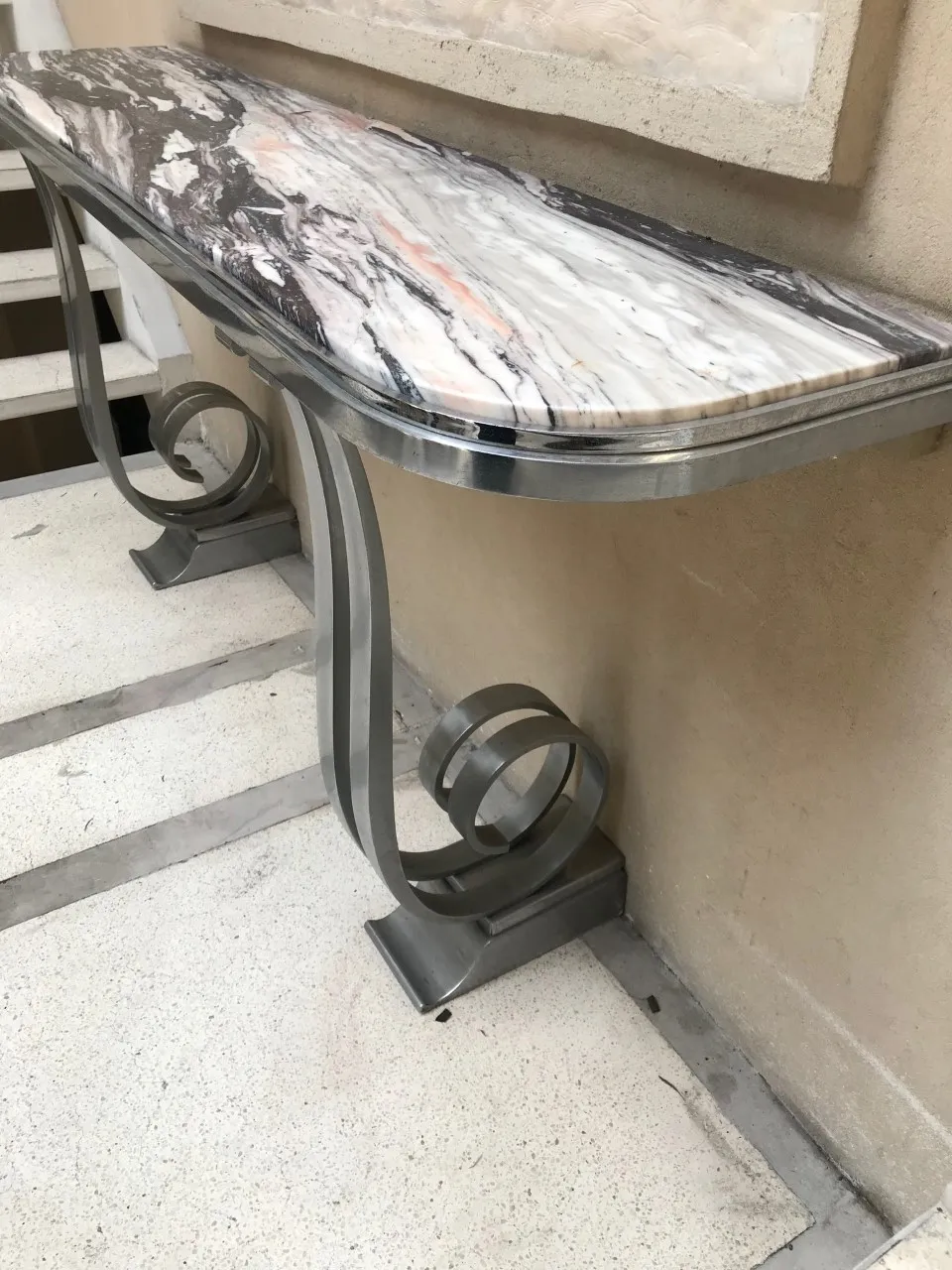 antique console Montagnac Pierre with stylish surface and metal legs