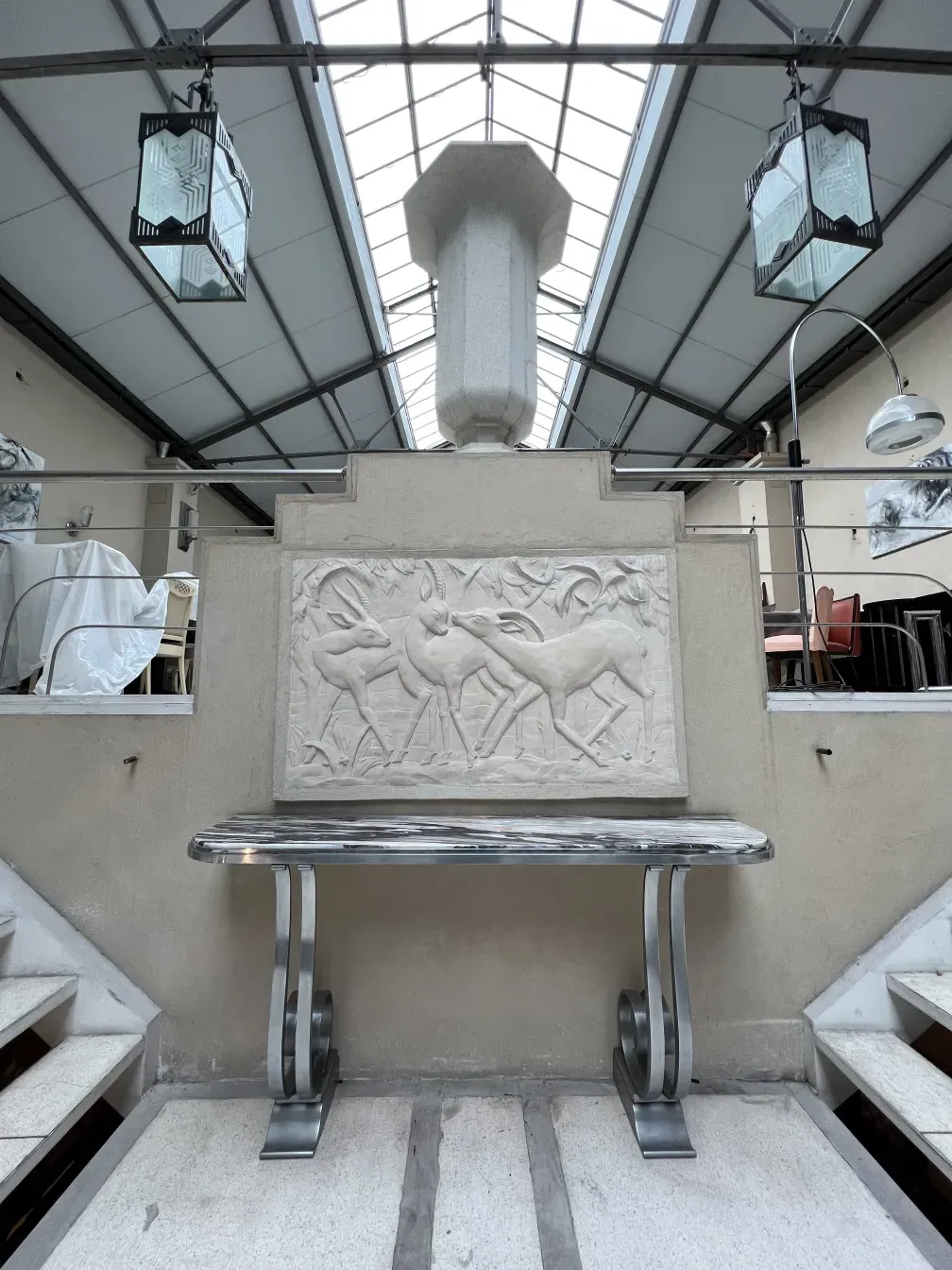 Console with relief detail and elegant structure.