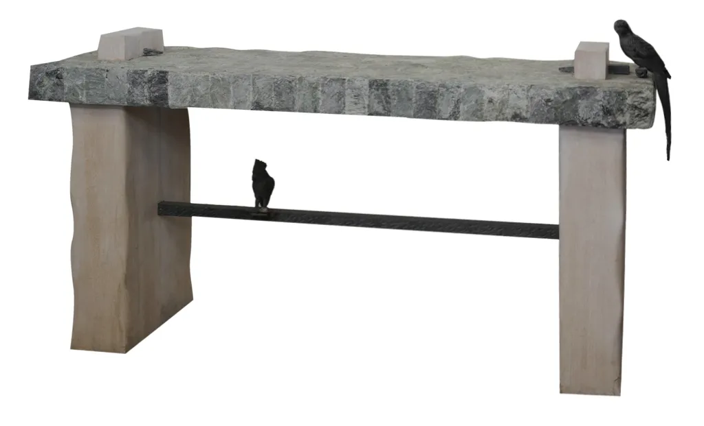 Consola antiga com forma elegante e decorativa