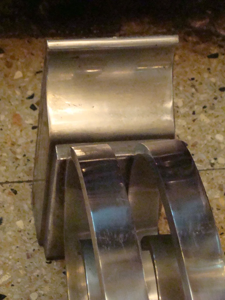 consola antigua con detalles elegantes Montagnac Pierre