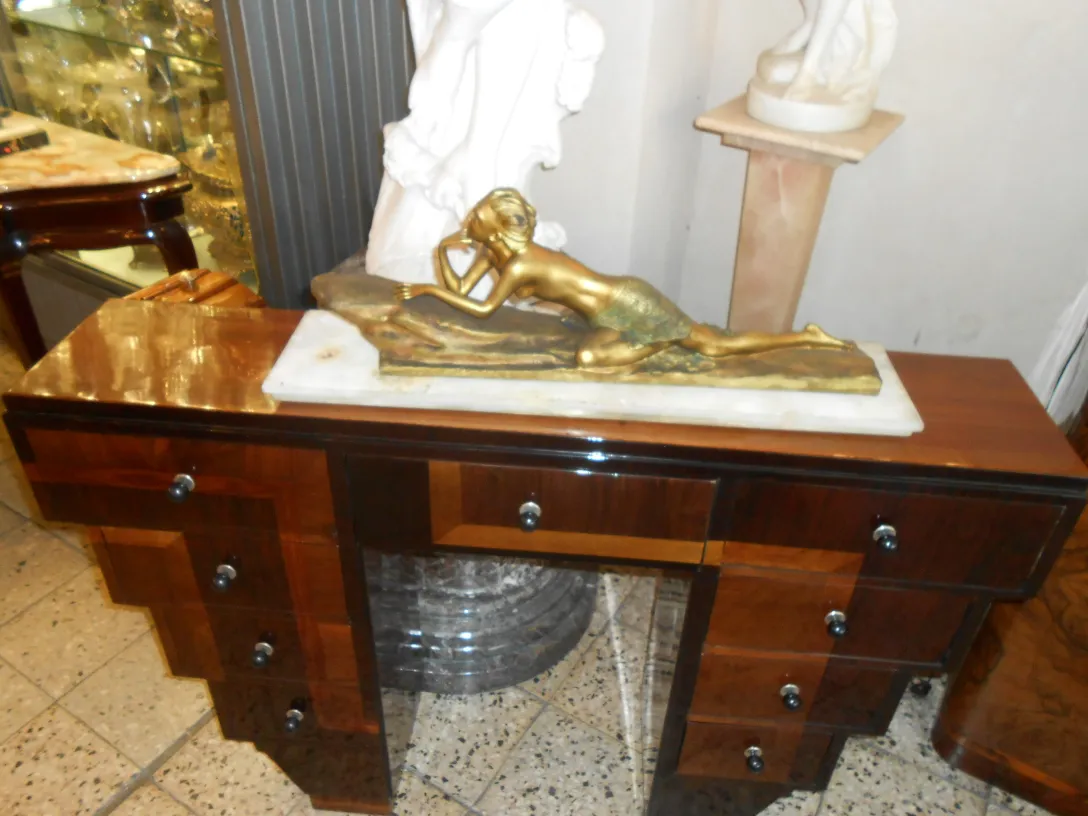 antique console with decorative details and ambiance