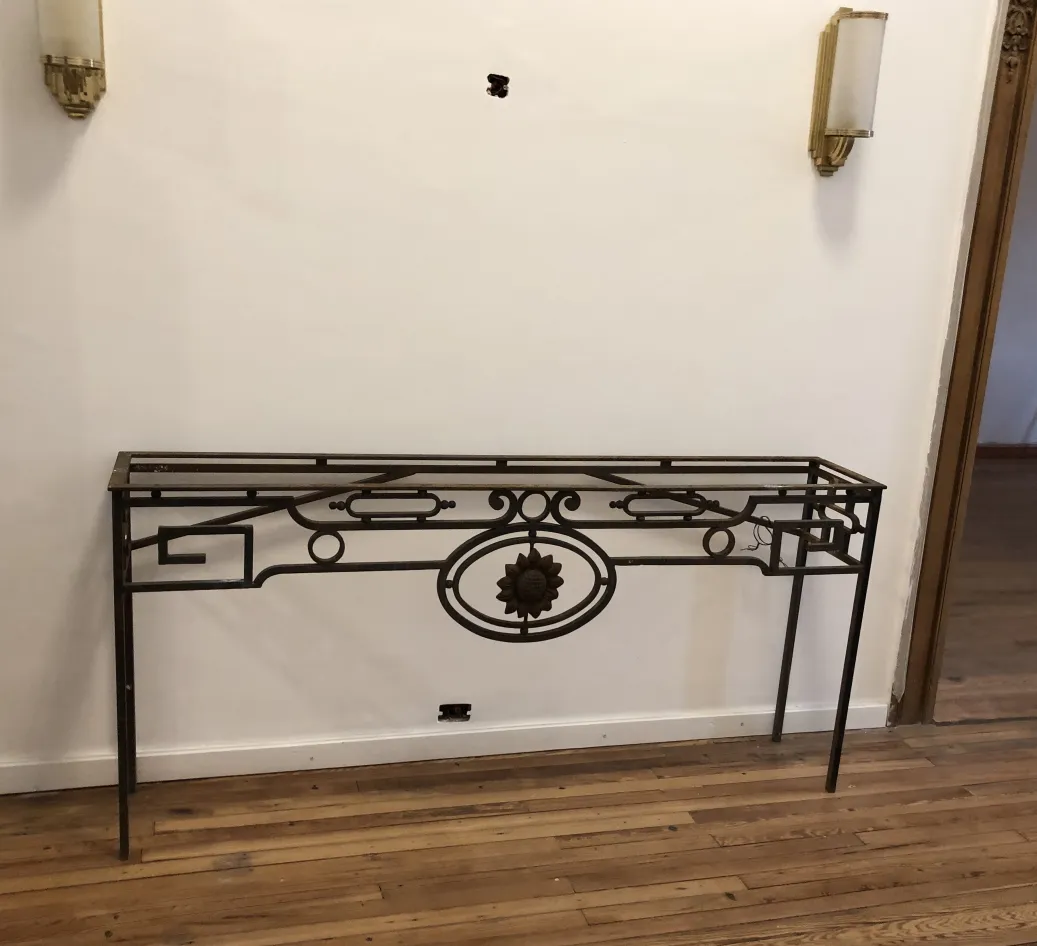 console antica decorativa con design elegante