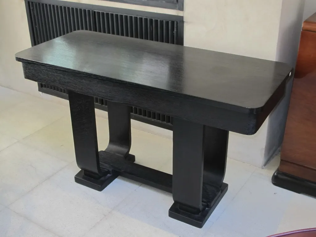 antique console in black with classic design