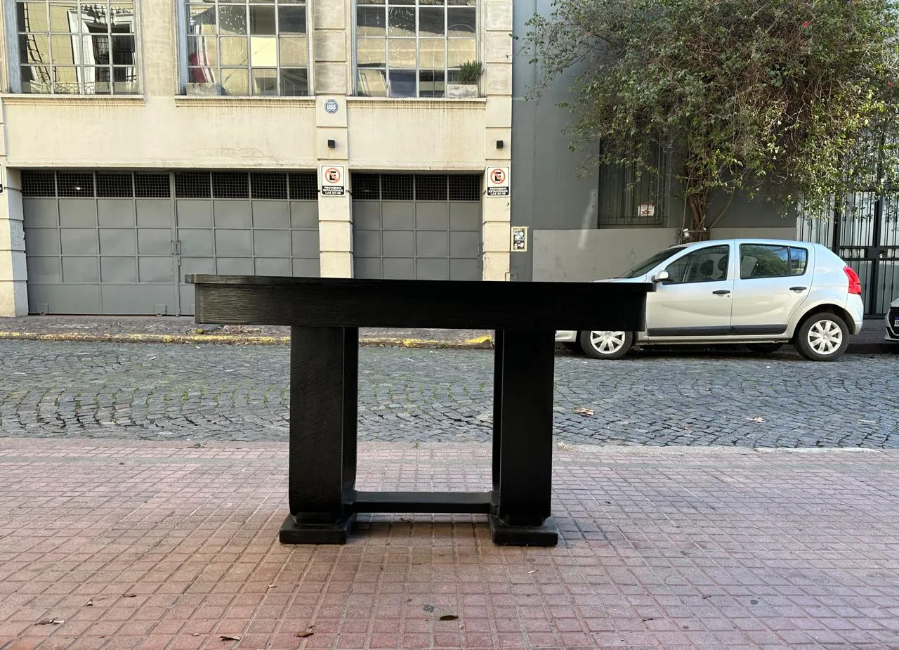 mesa consola antiga preta com design elegante