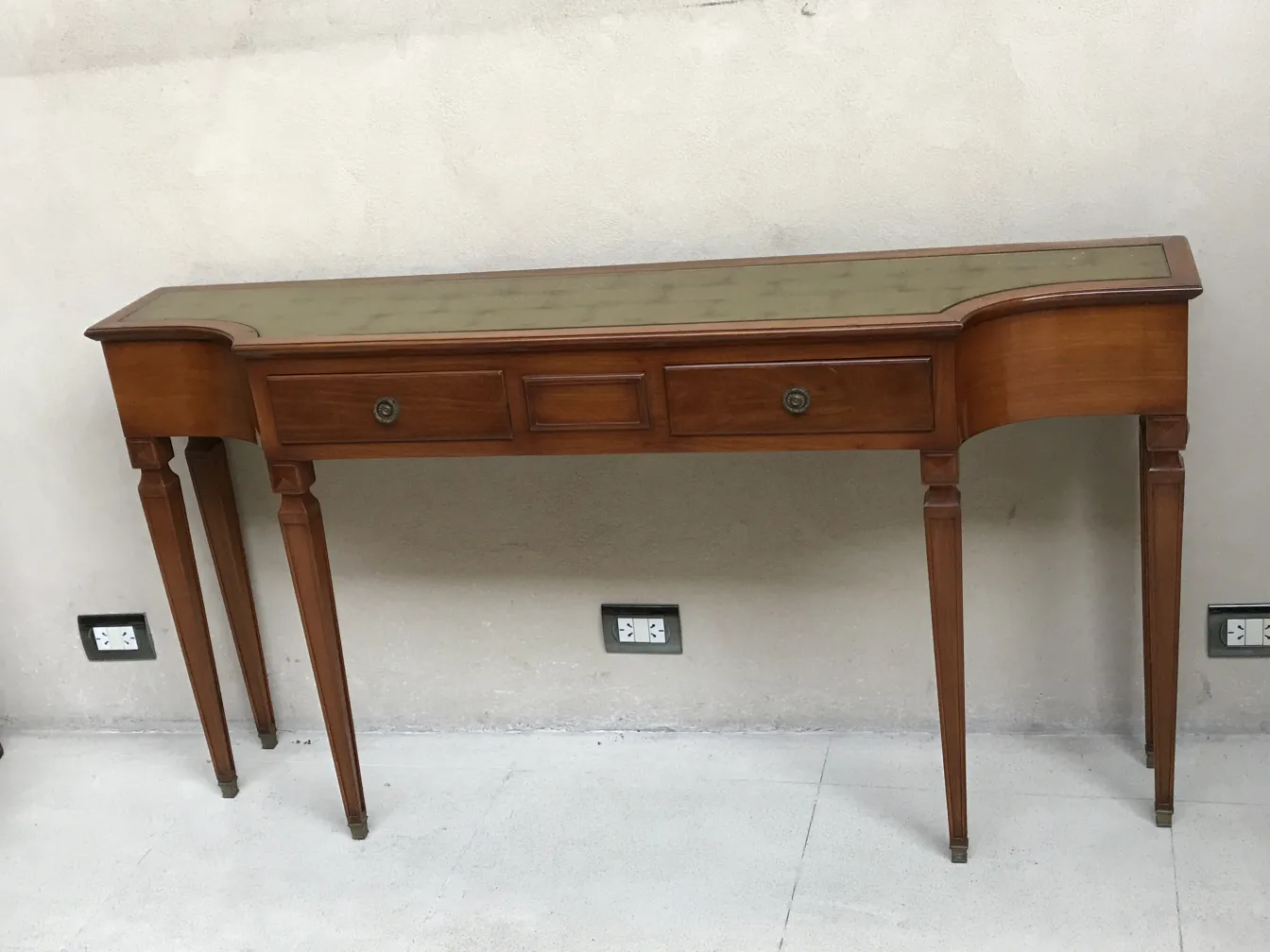 antica console comte con tre cassetti