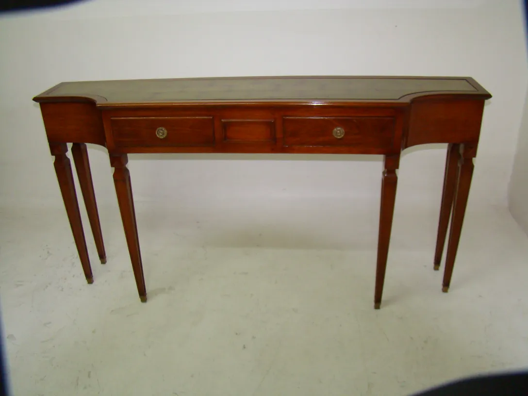 Front view of an antique console Comte, elegant with a refined finish and four long legs.