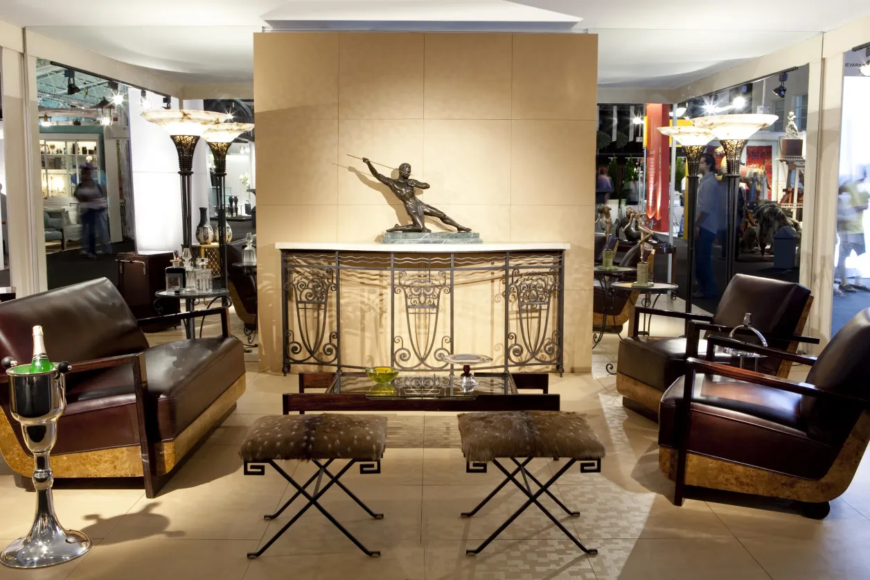 Antique decorative console with elegant details and cozy atmosphere