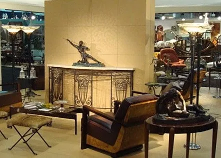 consola antigua de diseño elegante, decorada