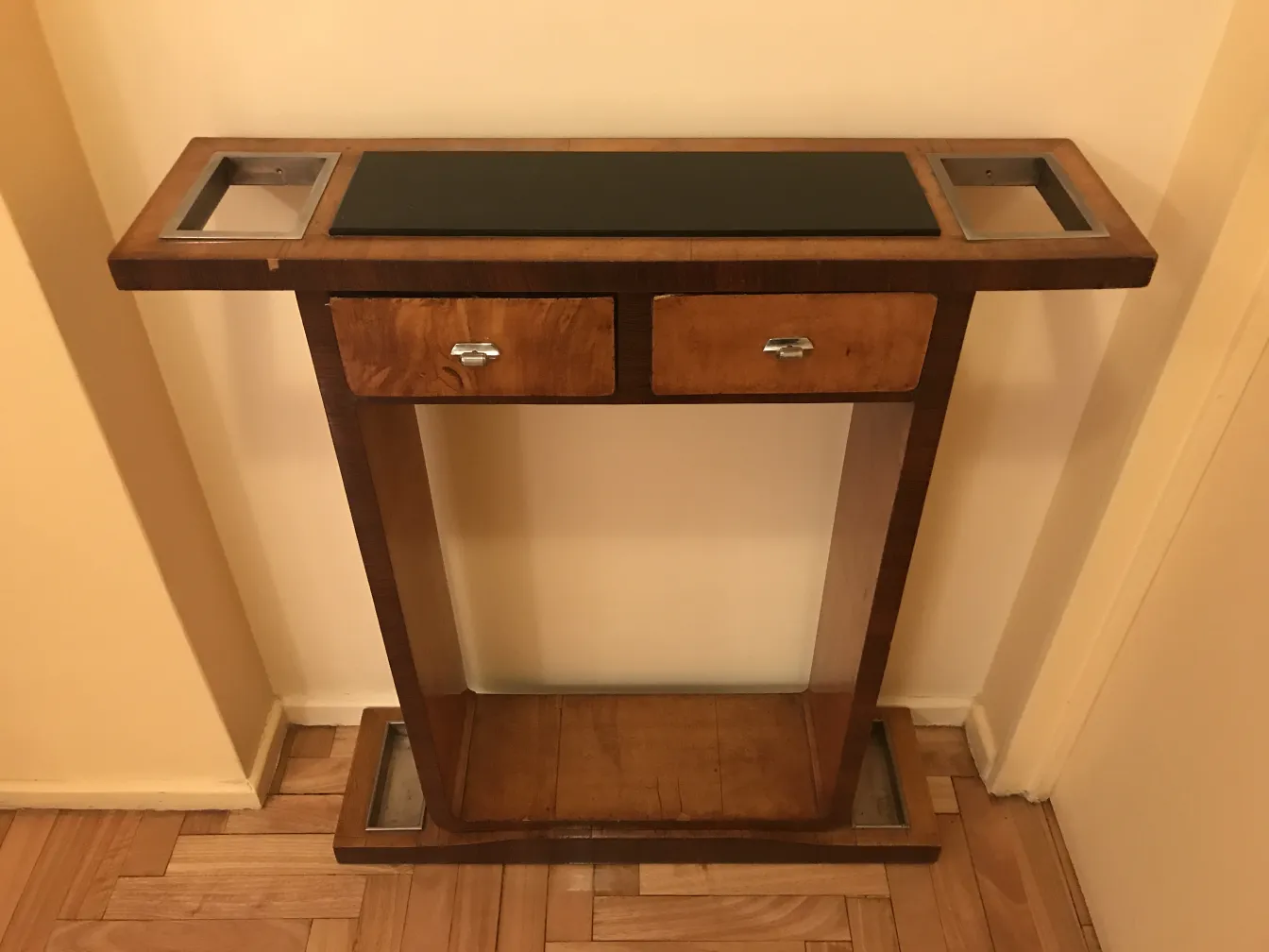 Antica console con due cassetti e distributori