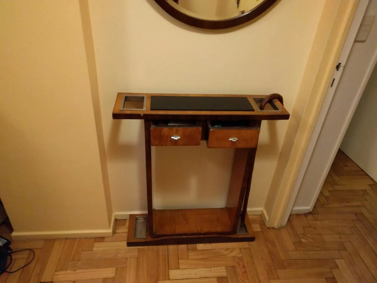 antigua consola con dos cajones, decoración elegante