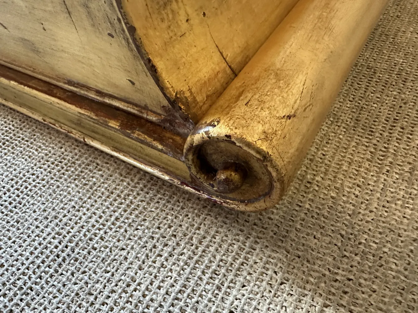 골동품 콘솔 테이블 Rateau Armand의 자세한 보기, 장식 세부 정보 포함