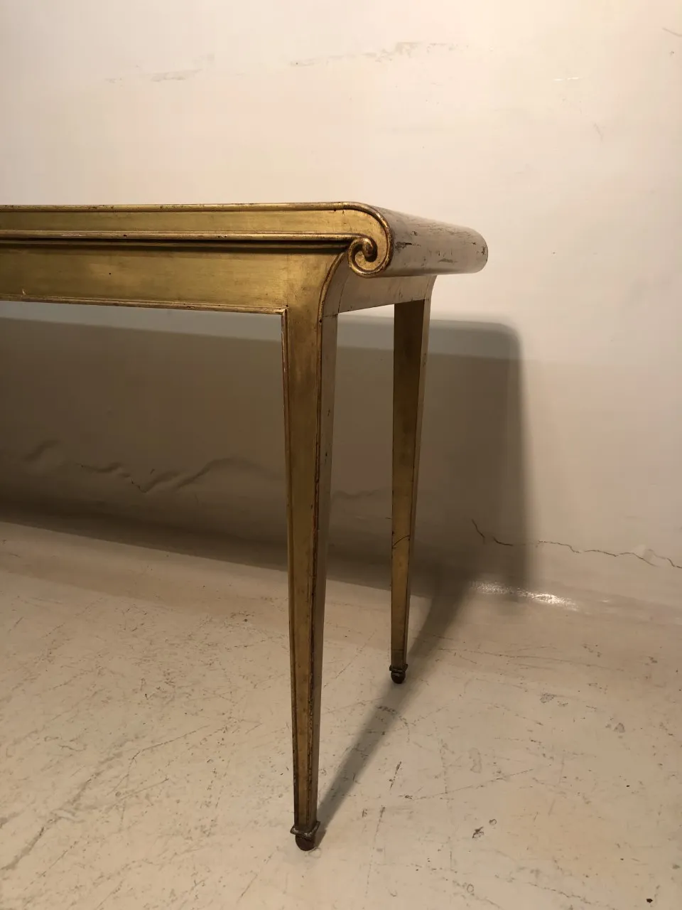 antico mobili dresuar con gambe sottili e dettagli eleganti Rateau Armand