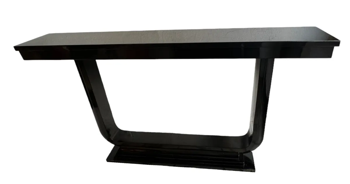 zwei antike konsolen mit ansprechend und elegantem design, perfekt für die dekoration