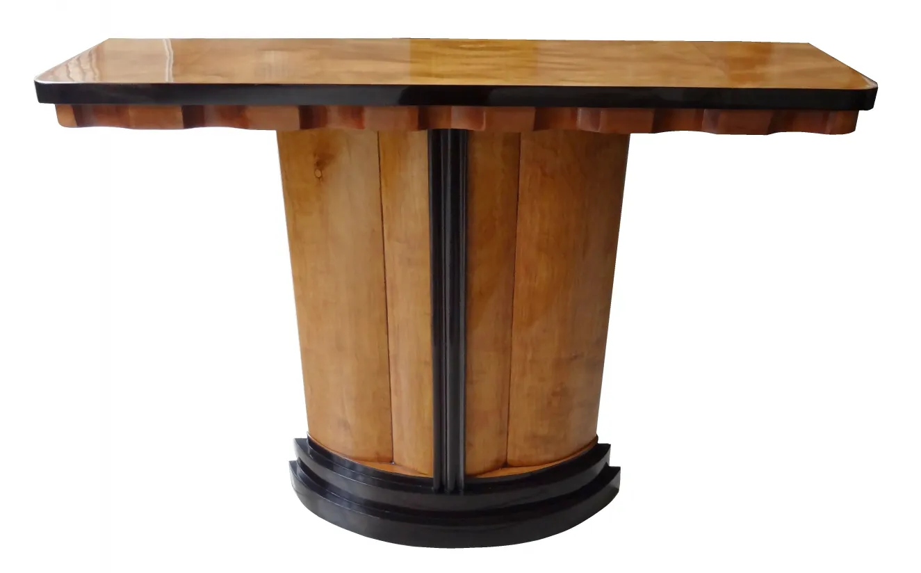 우아한 디자인의 오래된 콘솔 테이블 두 개