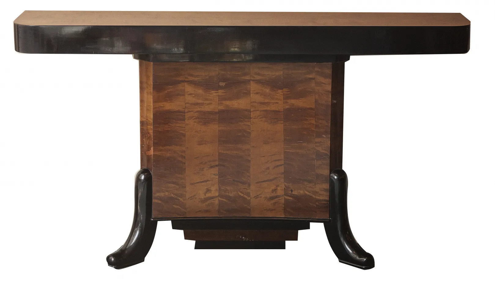 duas consoles antigas com detalhes de design clássico