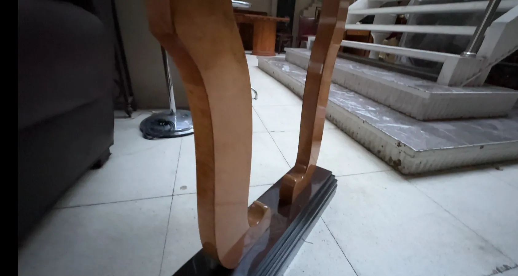 古董控制台，设计吸引人，适合装饰