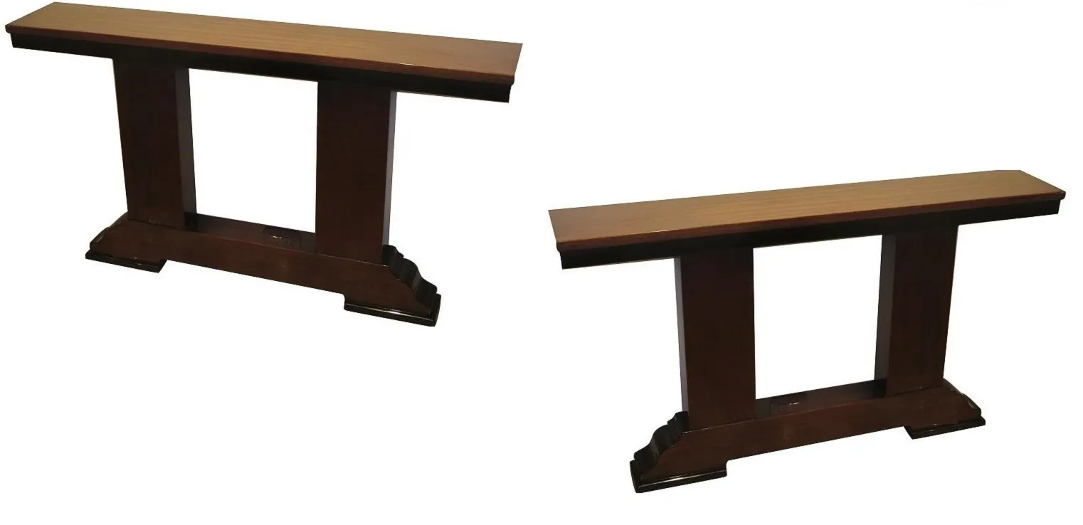 Tre mobili dresuars antichi con design elegante, perfetti per la decorazione