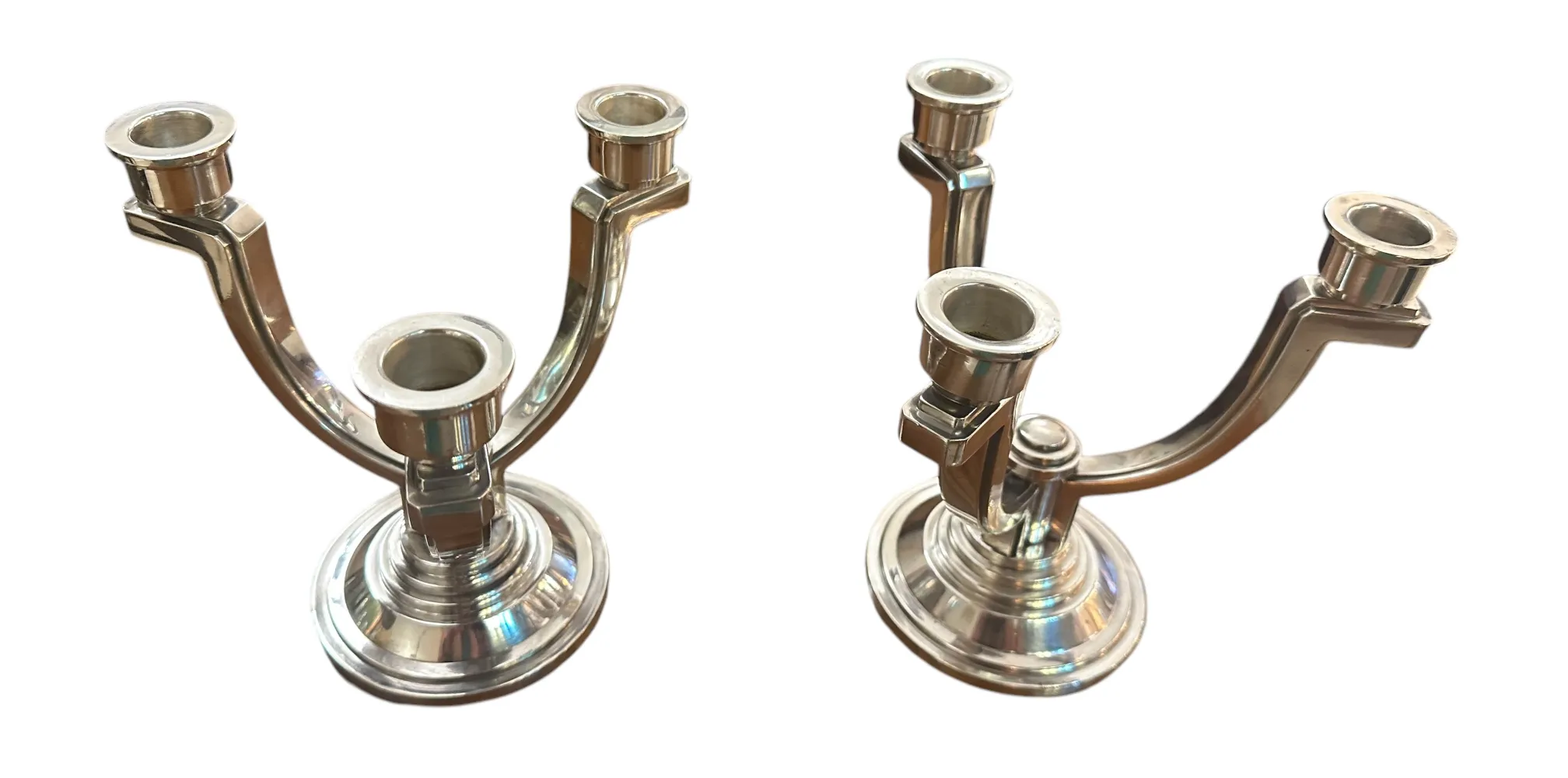 Candelabro antico con design elegante e più bracci, perfetto per la decorazione.