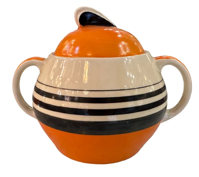 古董茶具，设计色彩丰富，造型吸引