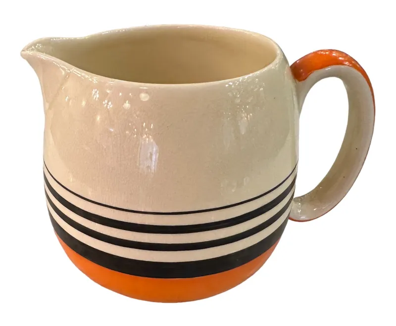 مجموعة الشاي القديمة مع إبريق زينة ملون