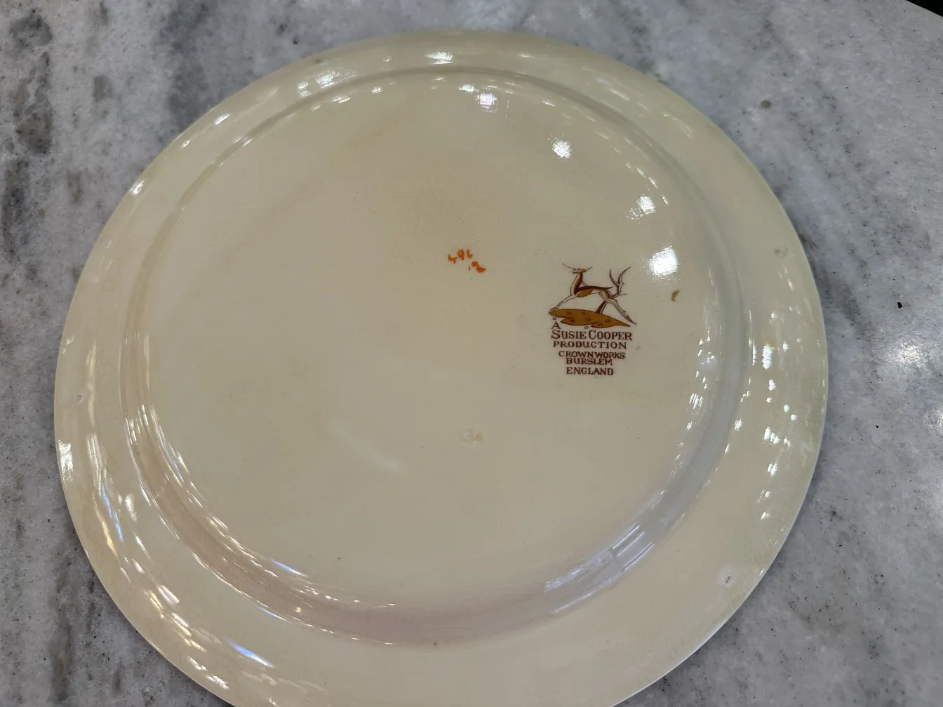 古茶具，底部带有鹿的设计