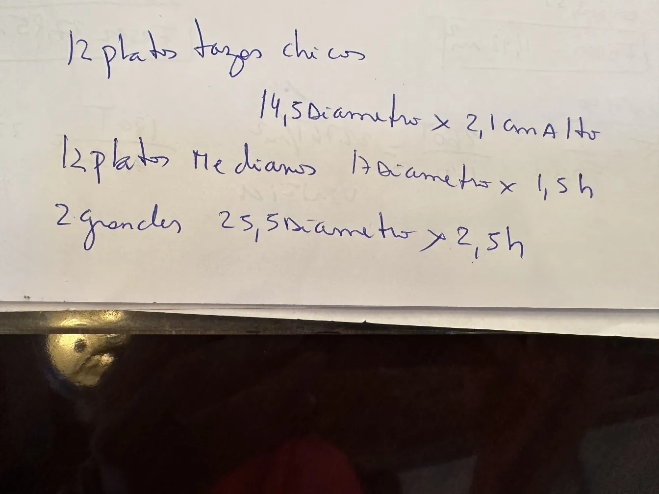 古代ティーセットと皿、装飾的でエレガント。