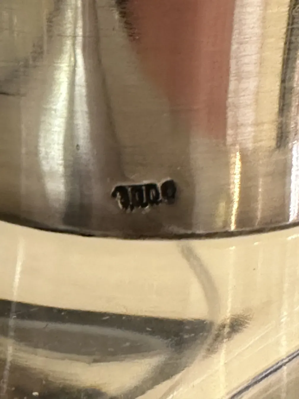 Botellón antiguo con diseño único en ambientes variados