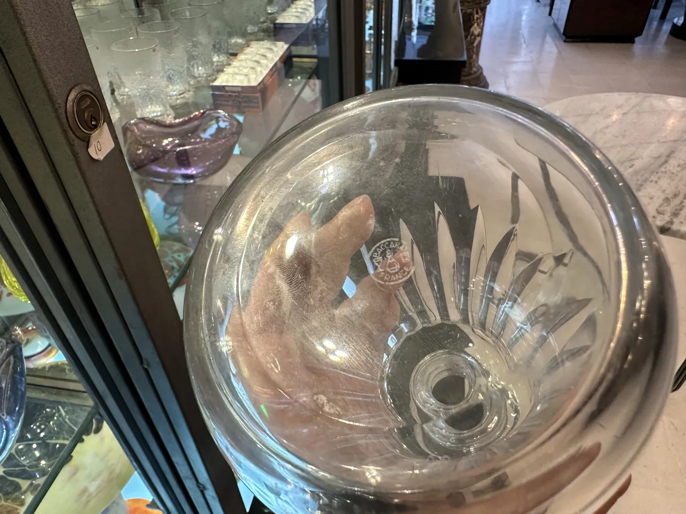 bouteille ancienne en verre avec des détails uniques