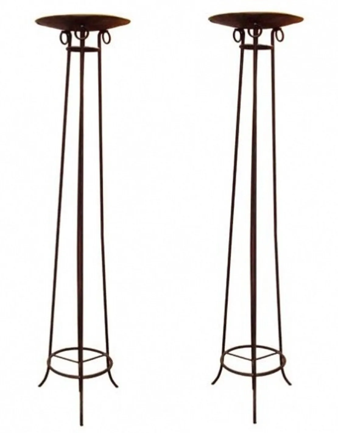 Set aus 4 antiken Stehleuchten mit eleganten Basen.