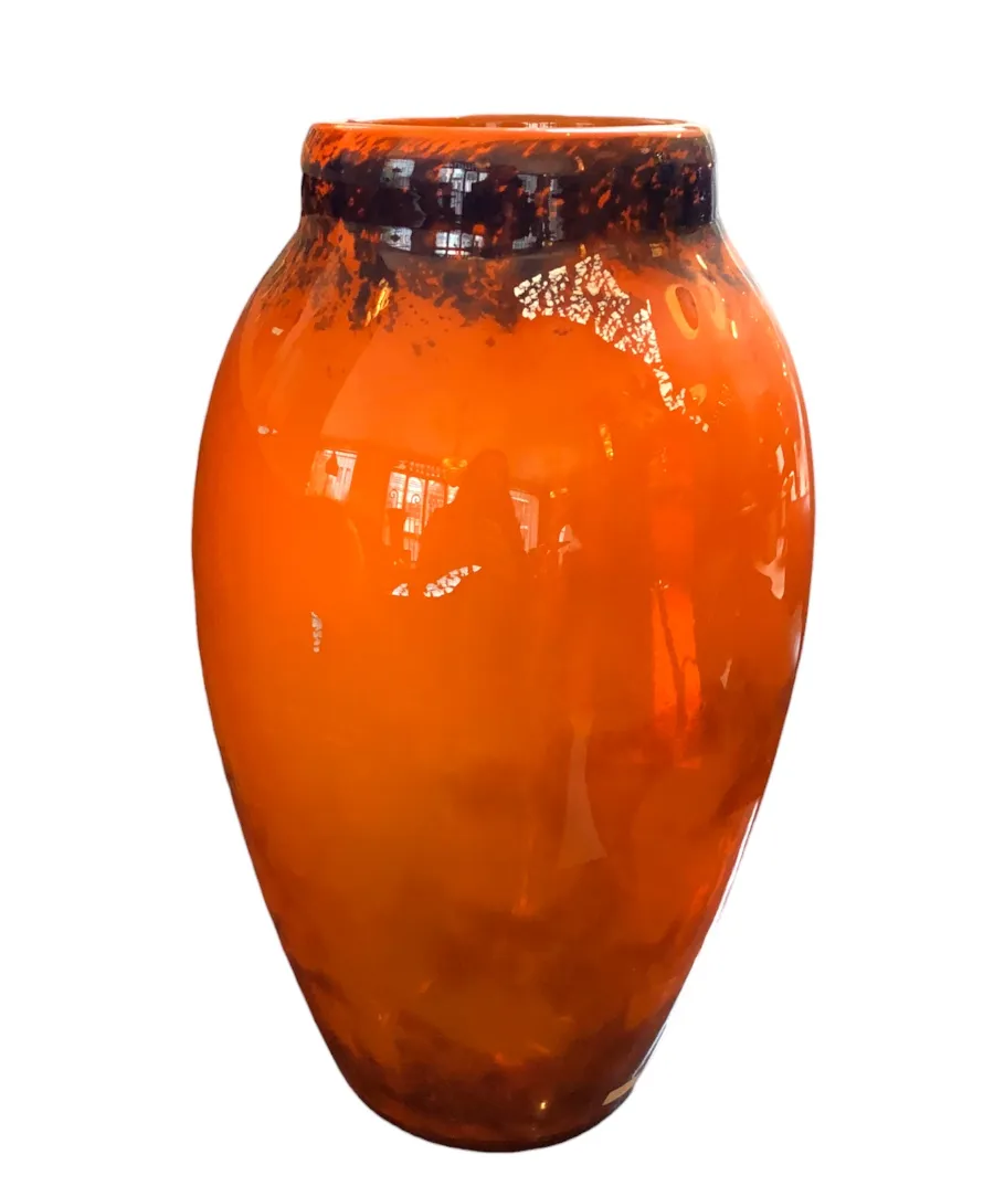 antik Vase, ovale Form, leuchtend orange Farbe, subtile Dekoration