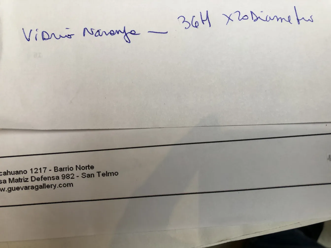 古董玻璃，上面有Muller Freres的签名，令人着迷的细节。