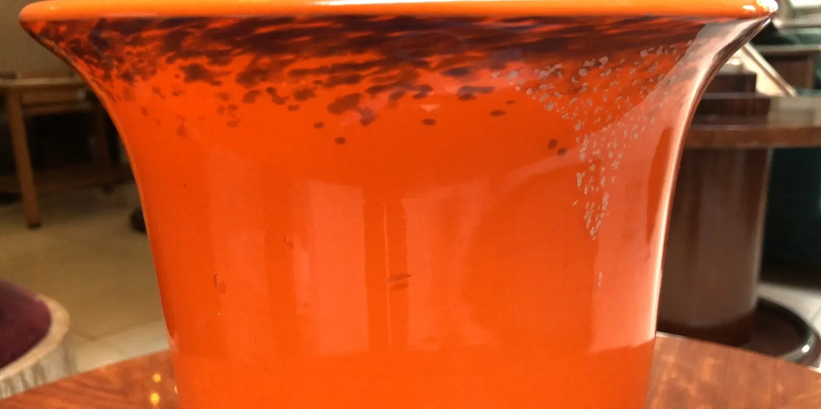 Antikes signiertes Glas von Muller Fres mit bunten Details