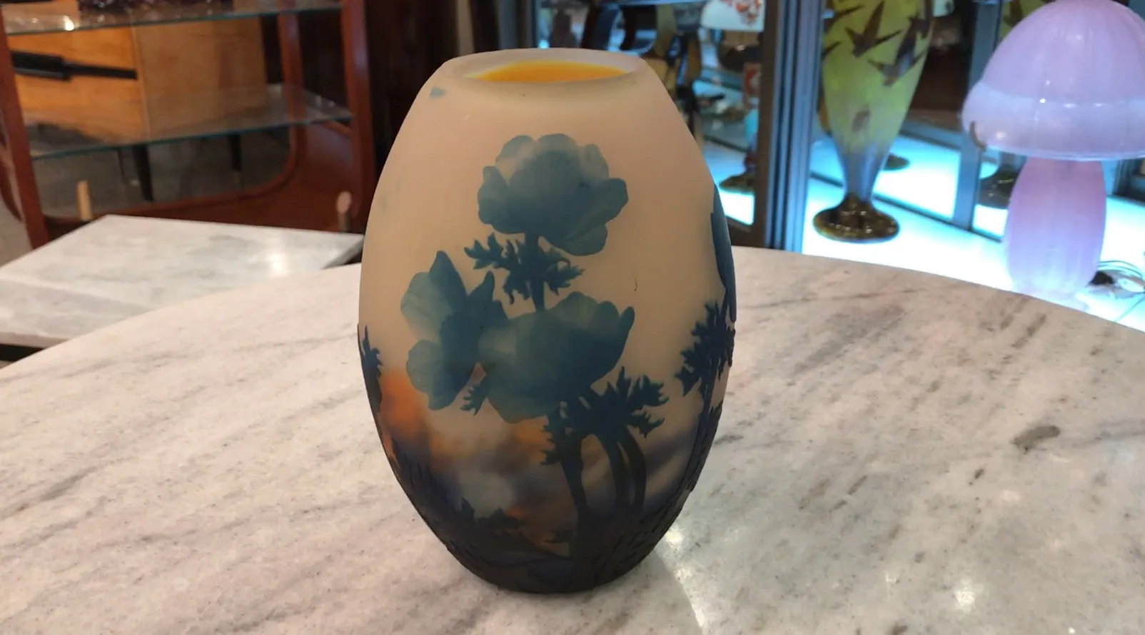 antike Vase aus signiertem Glas von Muller Fres in blauen Tönen