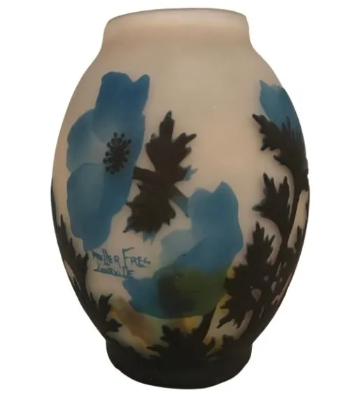 vase antigo de vidro assinado por Muller Fres decorado com flores azuis