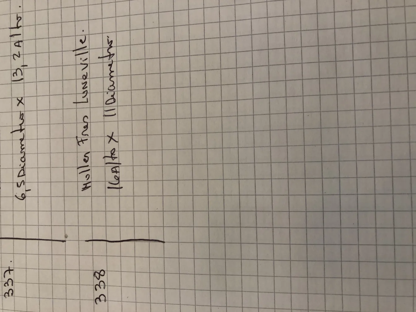 Verre signé de Muller Freres avec des détails artistiques.