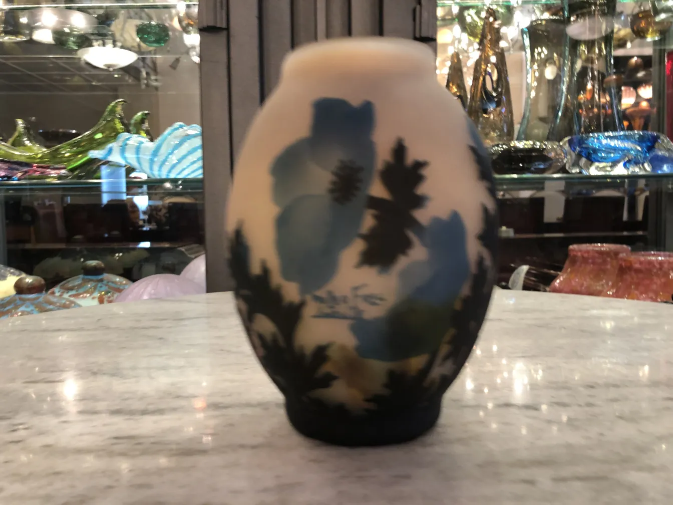 Antikes signiertes Glas von Muller Freres mit Blumendesign