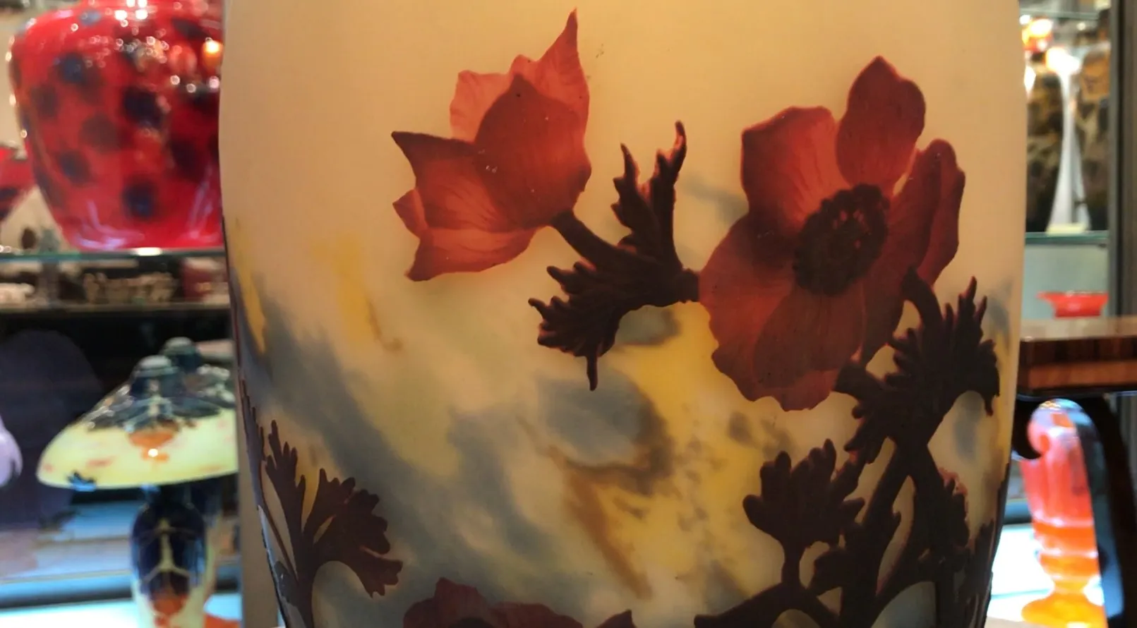 Vidrio antiguo firmado por Muller Fres decorado con flores