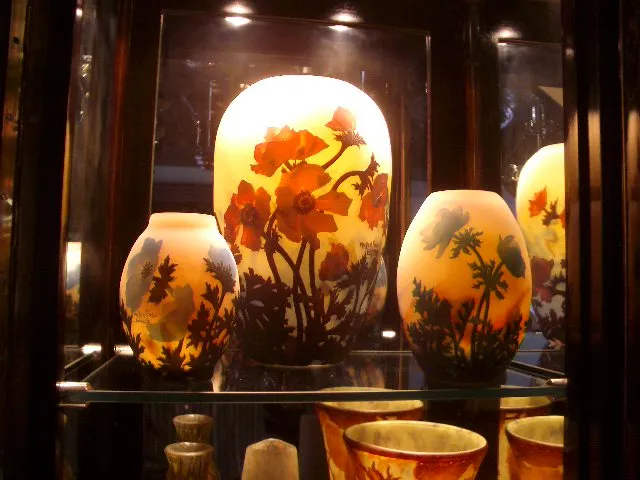 Signed Muller Fres glass featuring antique floral design