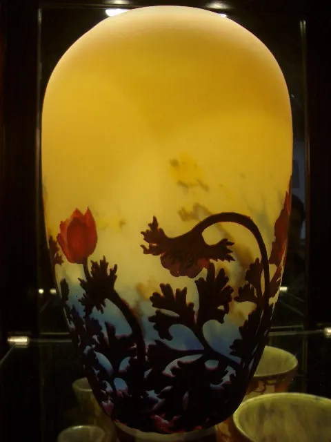 古董签名玻璃Muller Fres花瓶，带花卉图案