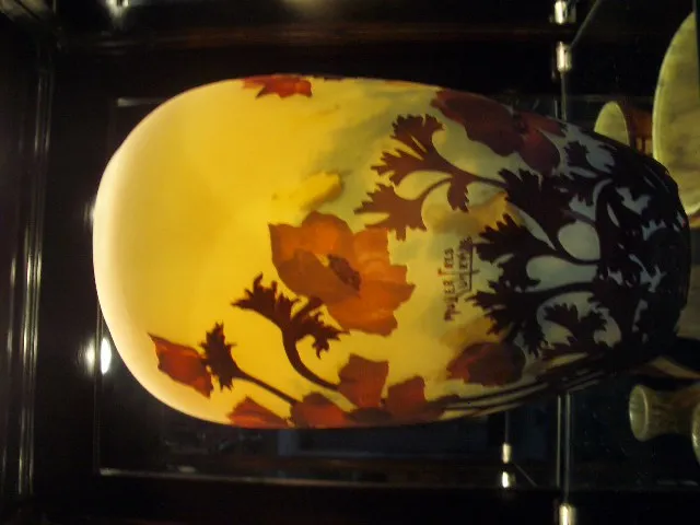 Antik, signiertes Glas Muller Fres, blumenverziert. Ideal für Sammler.