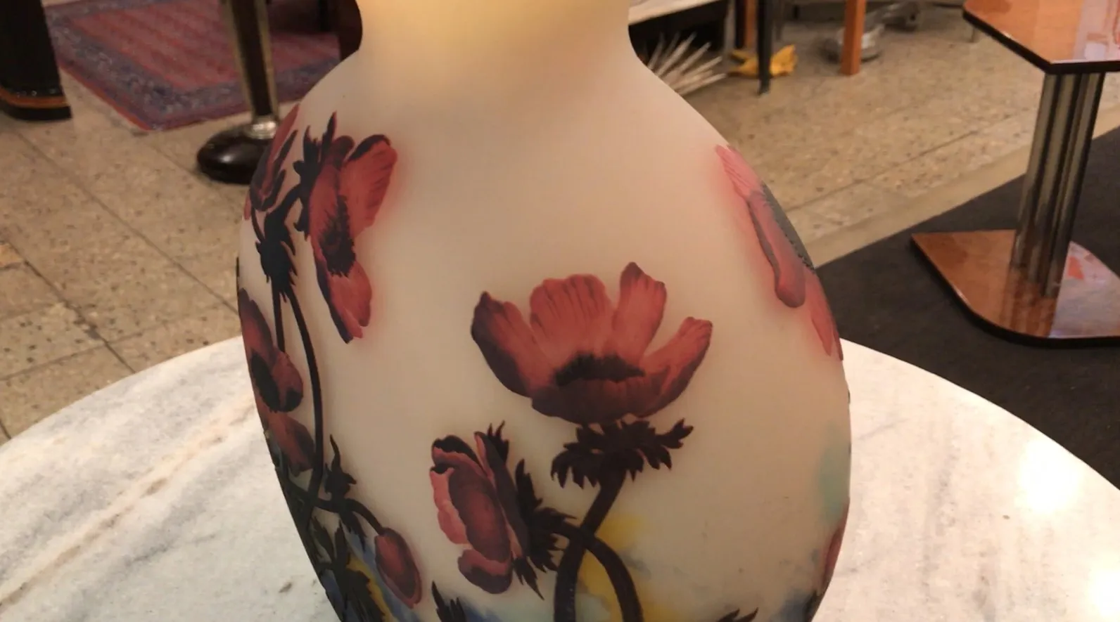 Antikes signiertes Glas Muller Fres mit detailliertem Blumendekor