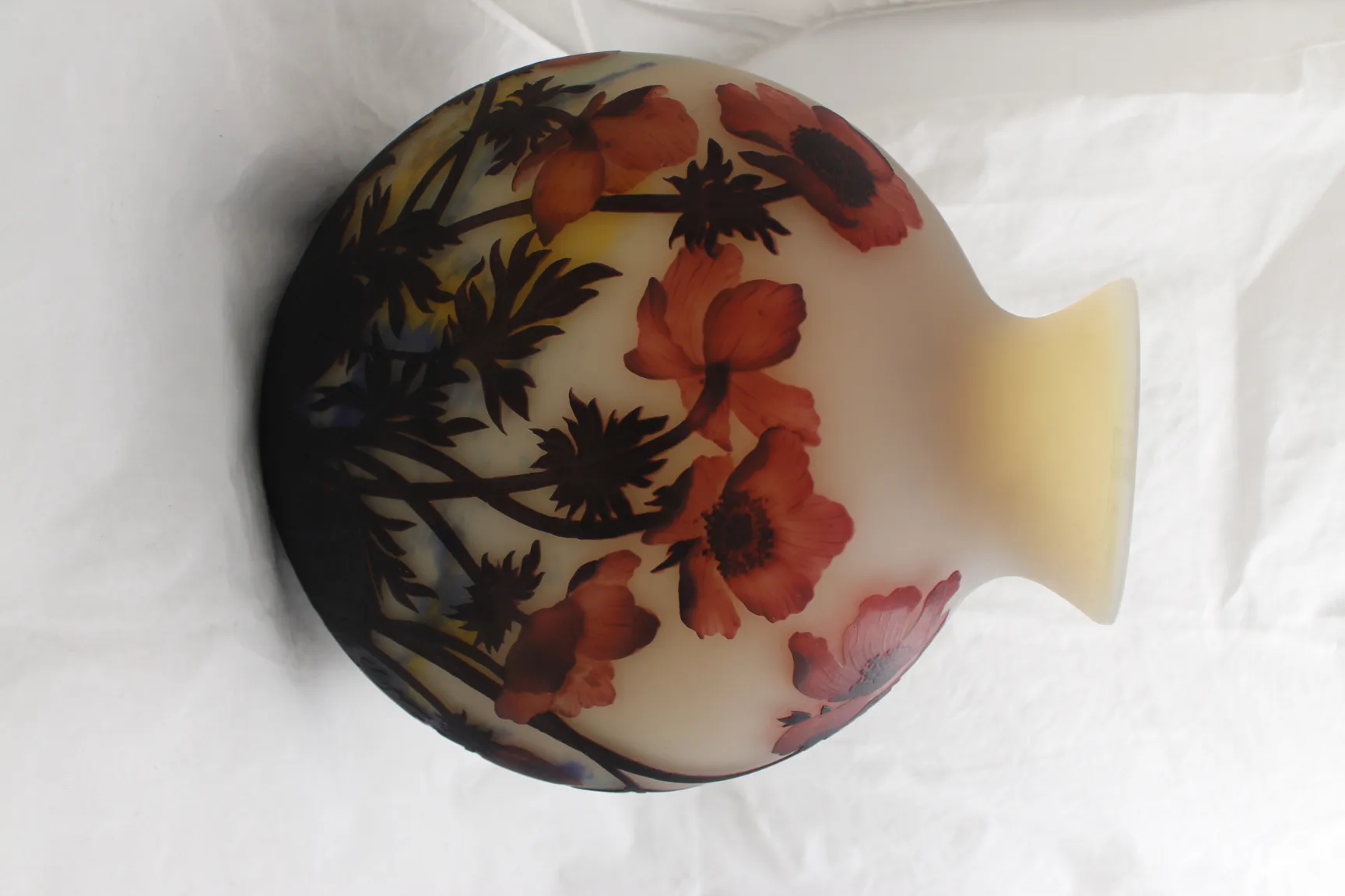 vidro antigo com assinatura de Muller Fres e decorações florais