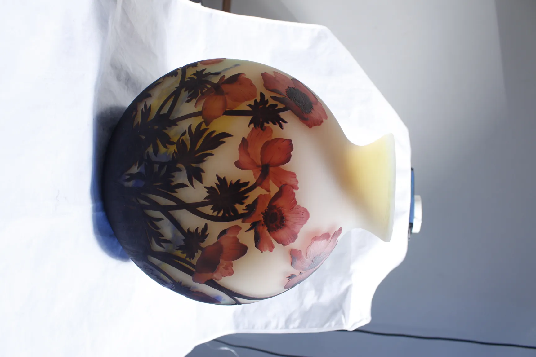 Verre ancien de Muller Fres orné de fleurs